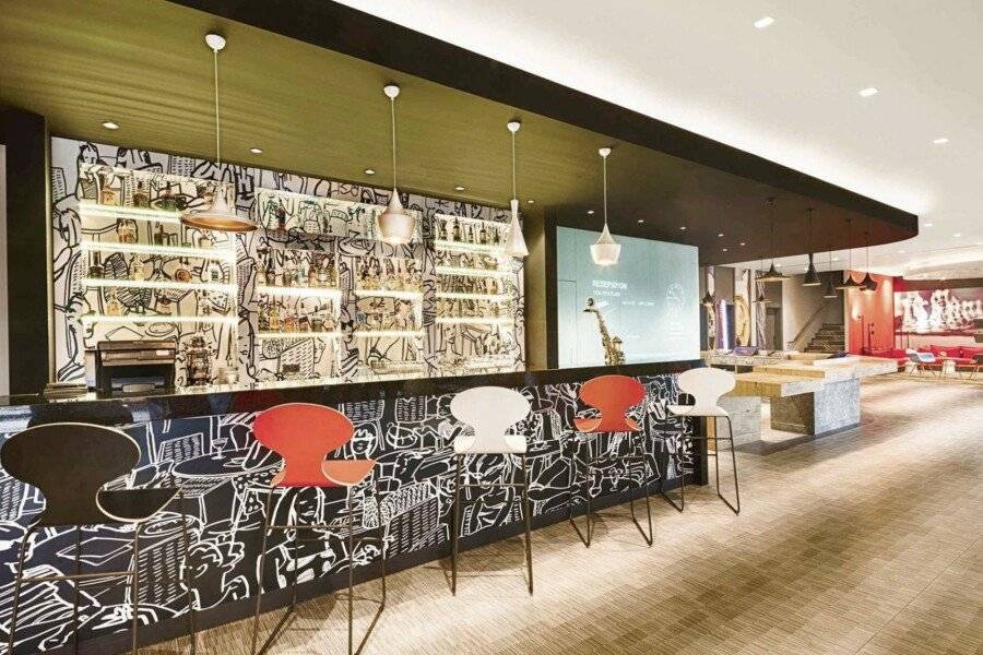 Ibis Istanbul Zeytinburnu bar,lobby