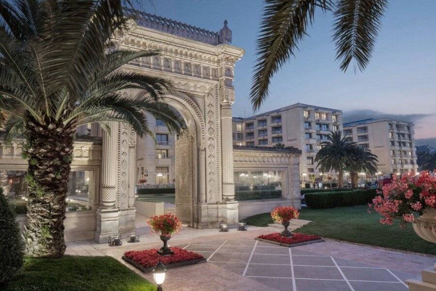 Çırağan Palace Kempinski Istanbul facade, garden