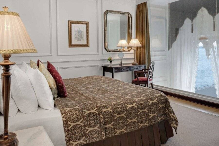 Çırağan Palace Kempinski Istanbul hotel bedroom