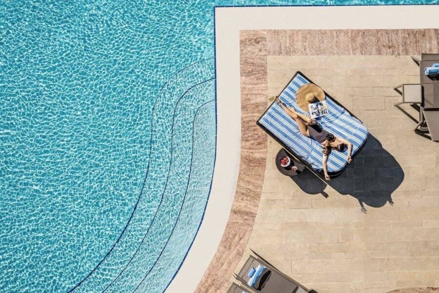 Swissotel The Bosphorus Istanbul outdoor pool