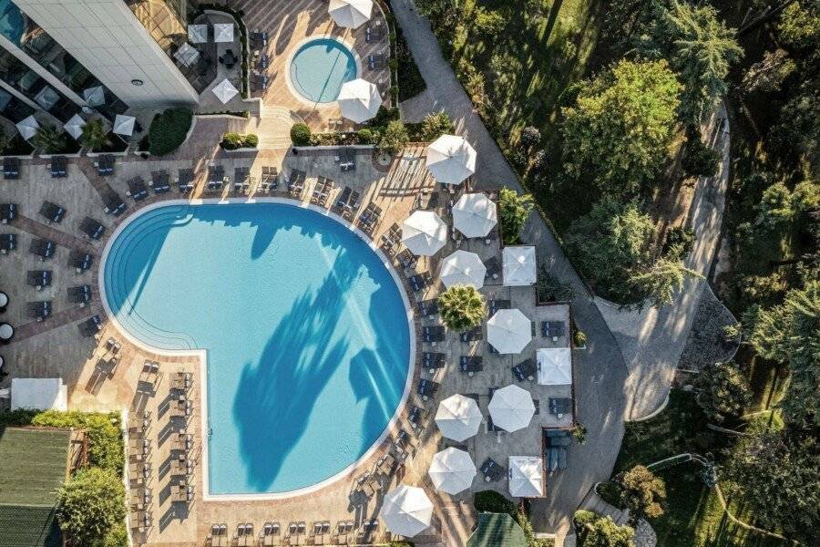 Swissotel The Bosphorus Istanbul outdoor pool,spa,garden