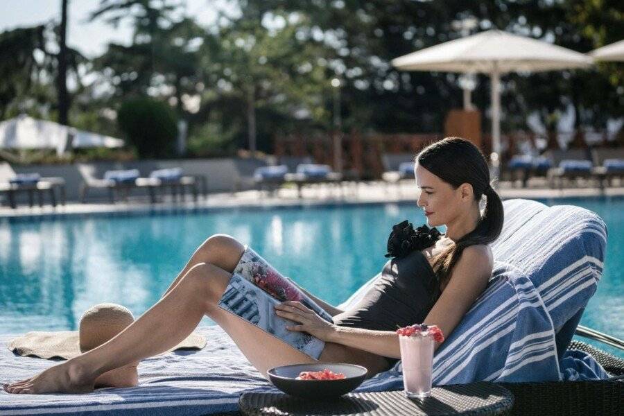 Swissotel The Bosphorus Istanbul outdoor pool