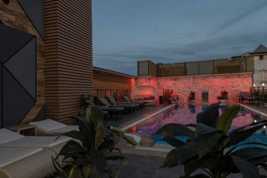 Ramada By Wyndham Istanbul Pera Taksim rooftop pool, outdoor pool, lounge