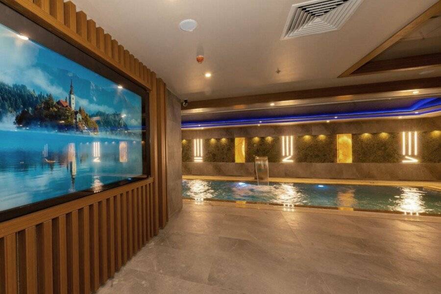 Ramada By Wyndham Istanbul Pera Taksim indoor pool,spa