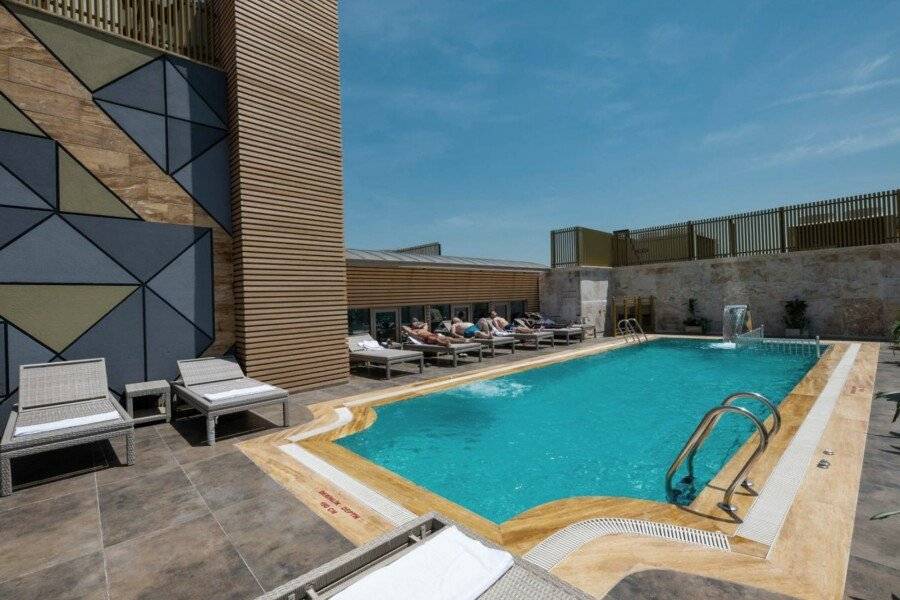 Ramada By Wyndham Istanbul Pera Taksim outdoor pool