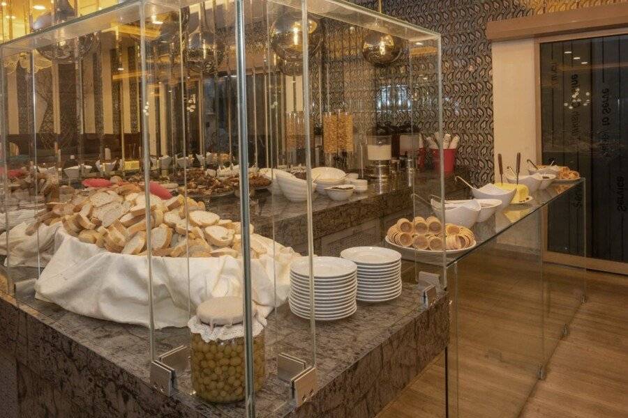 Ramada By Wyndham Istanbul Pera Taksim restaurant, breakfast