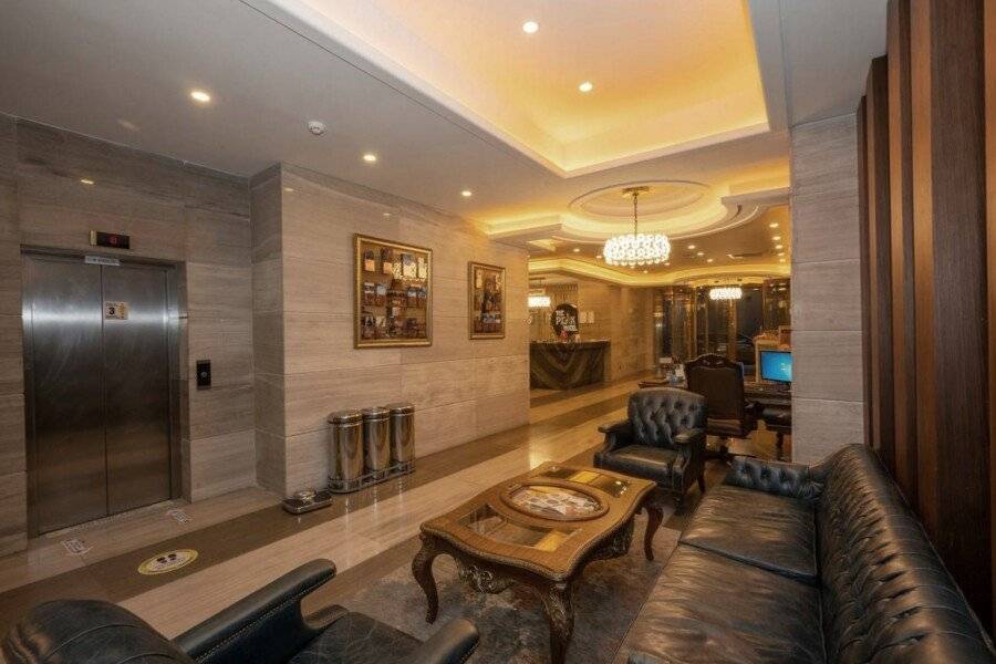 Ramada By Wyndham Istanbul Pera Taksim lobby