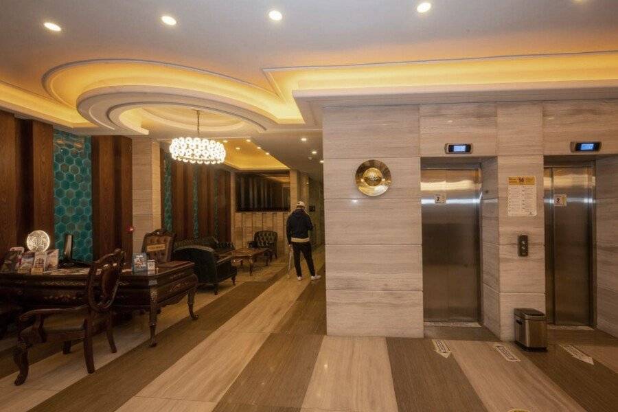 Ramada By Wyndham Istanbul Pera Taksim lobby