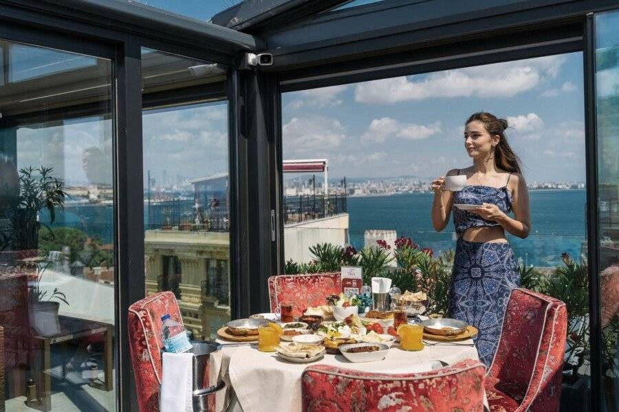 Tria Hotel Istanbul-Special Category restaurant,ocean view