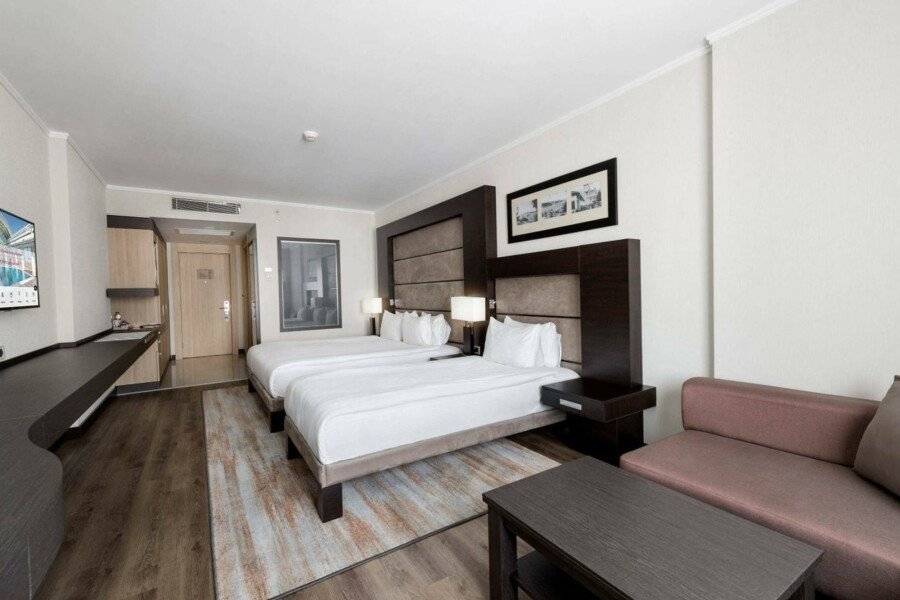 Ramada Plaza By Wyndham Istanbul City Center hotel bedroom