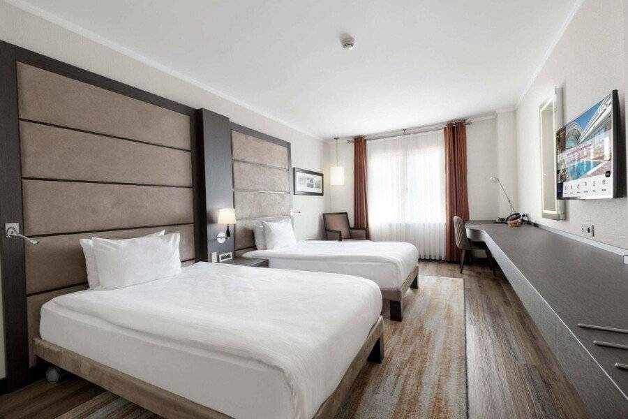 Ramada Plaza By Wyndham Istanbul City Center hotel bedroom