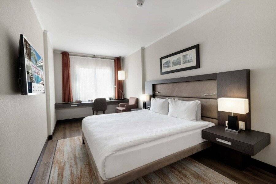 Ramada Plaza By Wyndham Istanbul City Center hotel bedroom