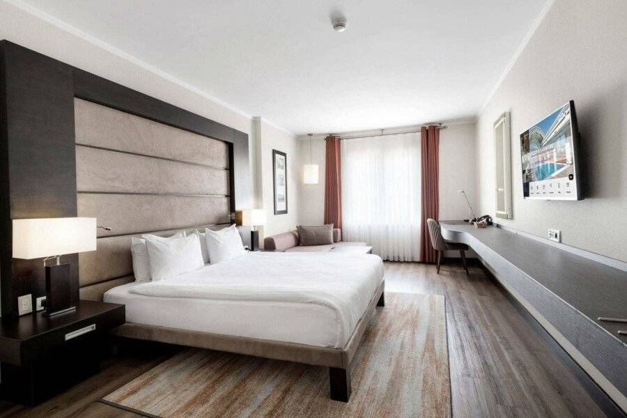 Ramada Plaza By Wyndham Istanbul City Center hotel bedroom