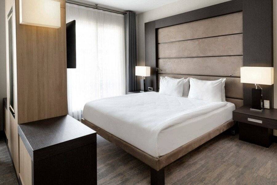 Ramada Plaza By Wyndham Istanbul City Center hotel bedroom