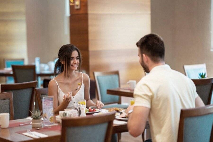 Ramada Plaza By Wyndham Istanbul City Center restaurant,breakfast,