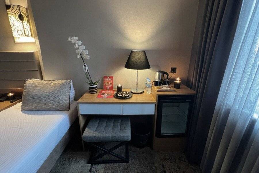 All Seasons Hotel, Istanbul hotel bedroom