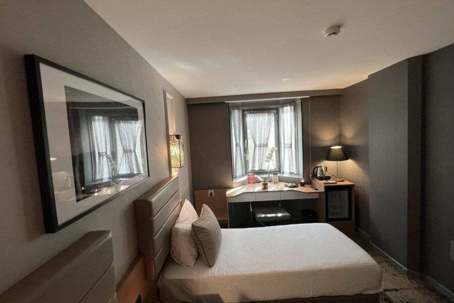 All Seasons Hotel, Istanbul hotel bedroom