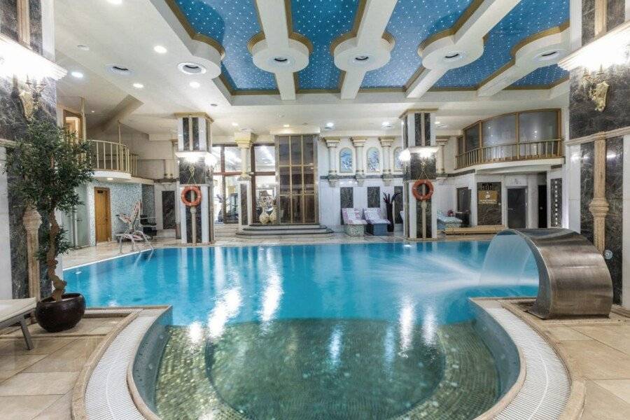 Wyndham Istanbul Old City indoor pool,spa