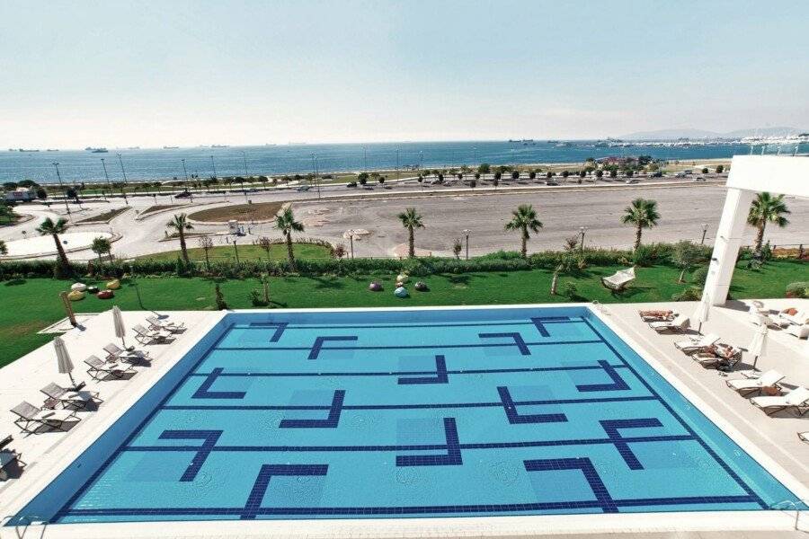 The Green Park Pendik outdoor pool,ocean view