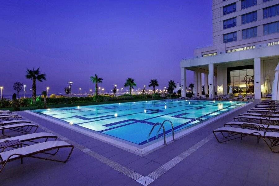 The Green Park Pendik outdoor pool,hotel facade