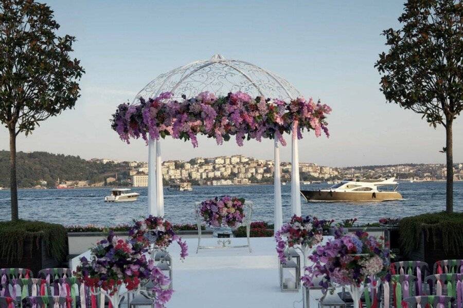 Four Seasons Hotel Istanbul at the Bosphorus 