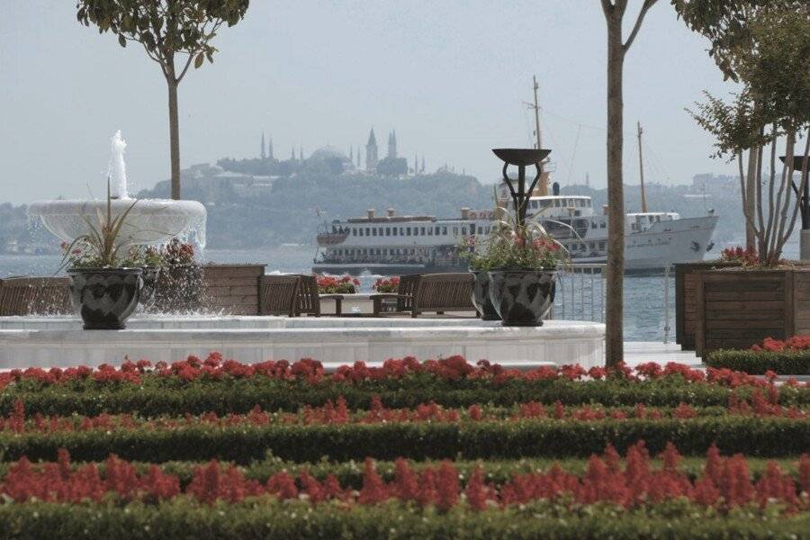 Four Seasons Hotel Istanbul at the Bosphorus 