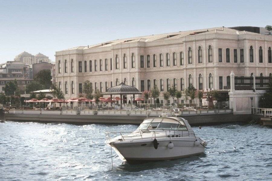 Four Seasons Hotel Istanbul at the Bosphorus facade