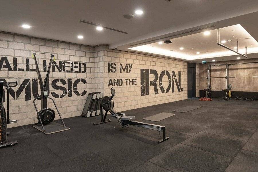 Wyndham Grand Istanbul Kalamış Marina Hotel fitness centre