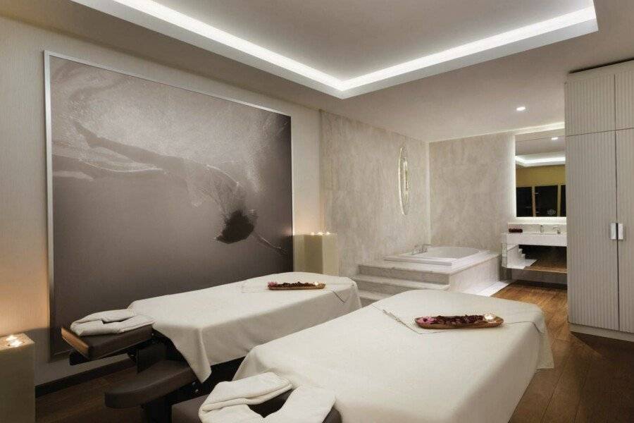 Wyndham Grand Istanbul Kalamış Marina Hotel spa