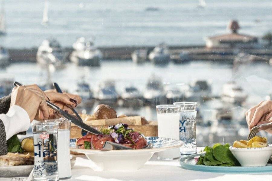 Wyndham Grand Istanbul Kalamış Marina Hotel 