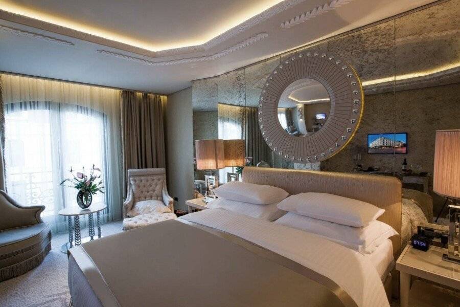 Wyndham Grand Istanbul Kalamış Marina Hotel hotel bedroom