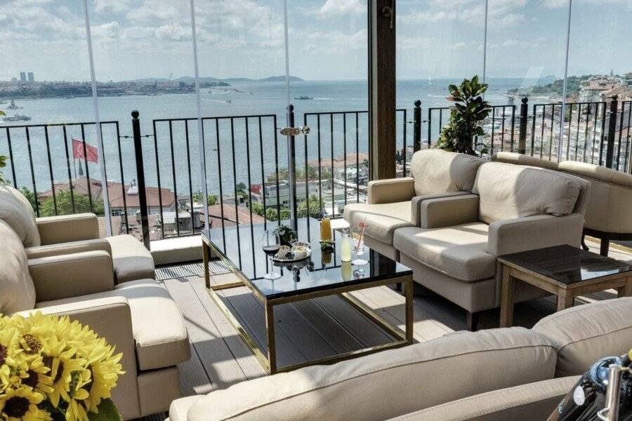 CVK Park Bosphorus Hotel Istanbul lounge,ocean view