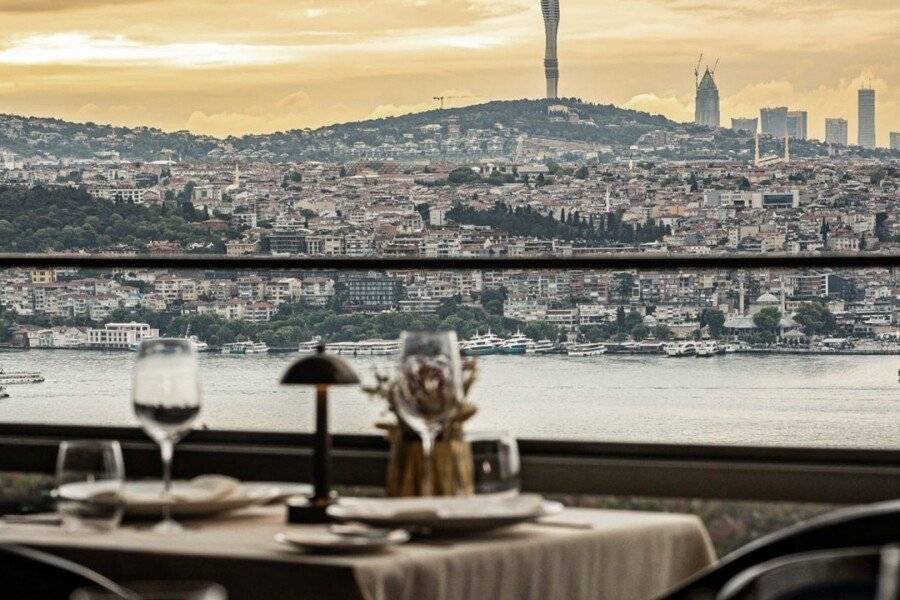 CVK Park Bosphorus Hotel Istanbul ocean view,restaurant