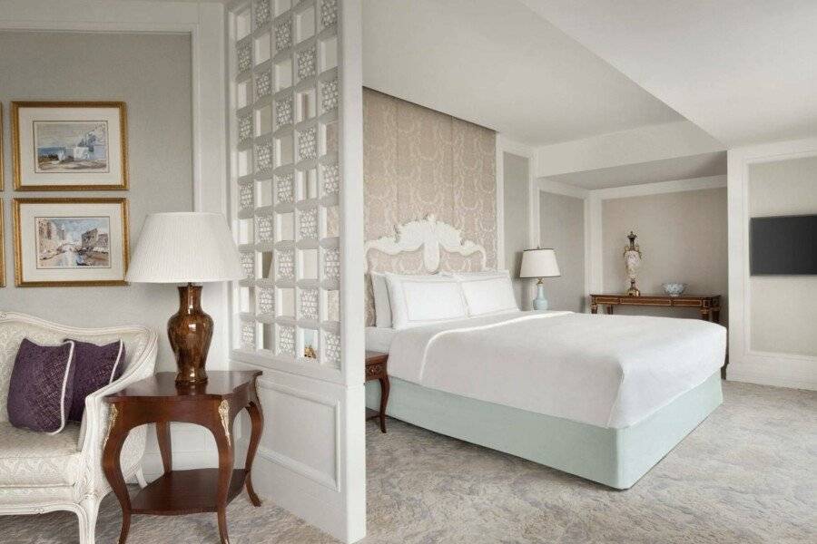 Shangri-La Bosphorus hotel bedroom