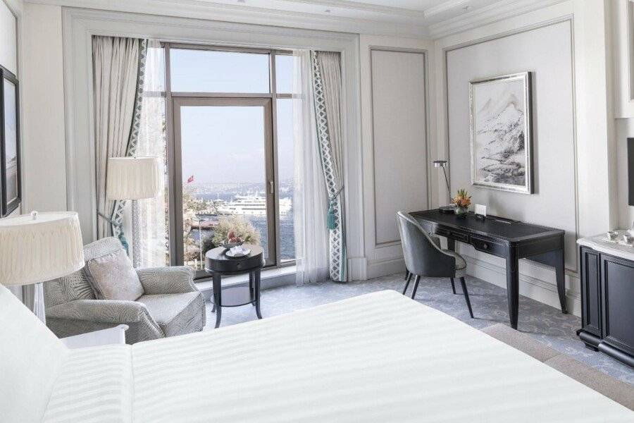 Shangri-La Bosphorus hotel bedroom