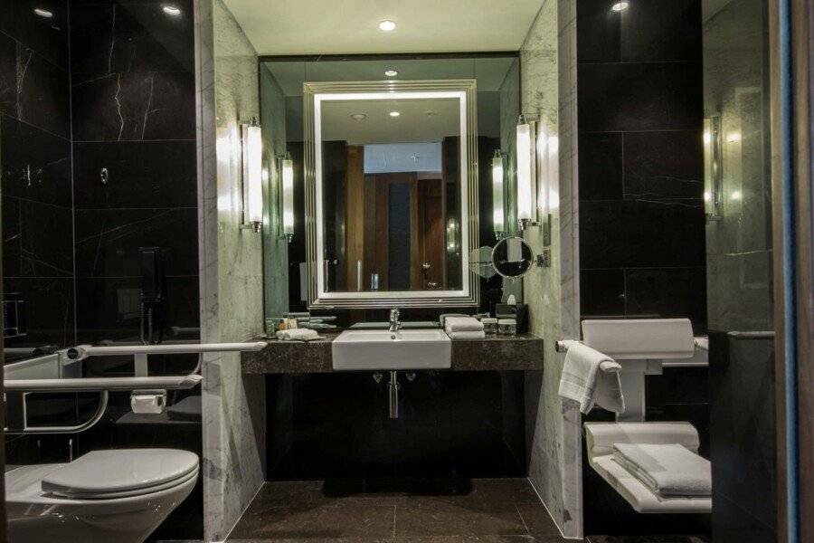 Hilton Istanbul Bomonti ,bathtub