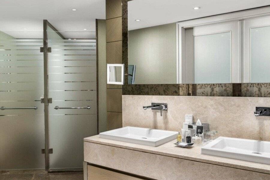 Radisson Blu Hotel, Istanbul Sisli bathtub