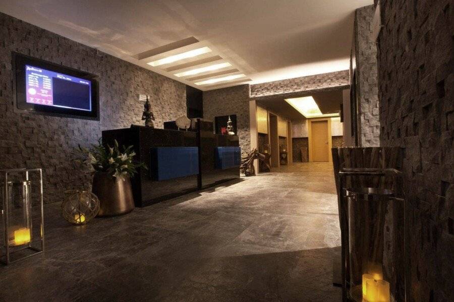 Radisson Blu Hotel, Istanbul Sisli lobby,front desk,