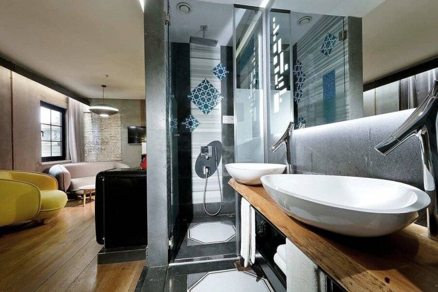 Hotel The Public - Special Category bathtub