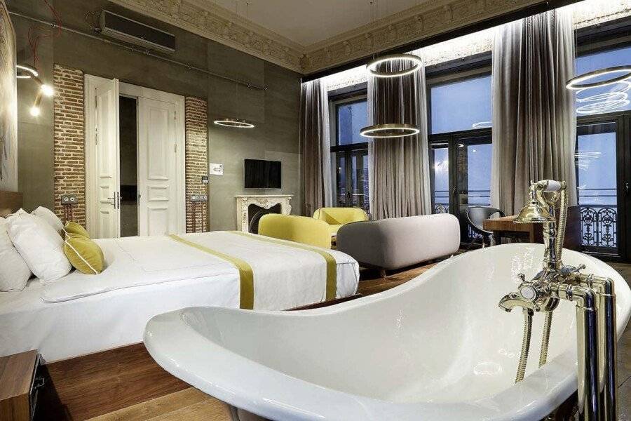 Hotel The Public - Special Category hotel bedroom,bathtub