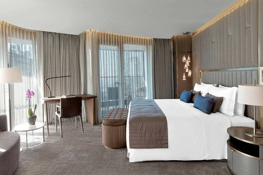 The St. Regis Istanbul hotel bedroom