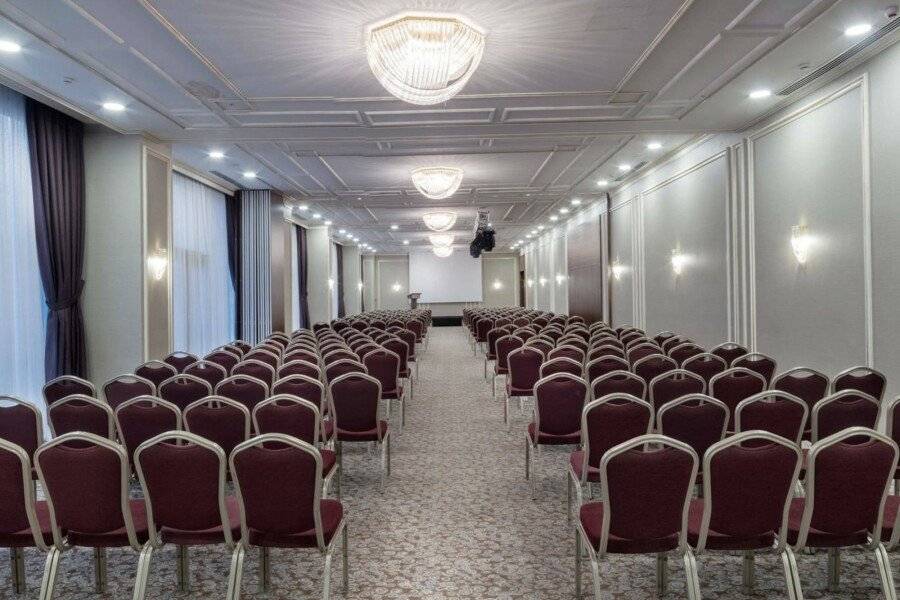 Hilton Garden Inn Beylikduzu conference room