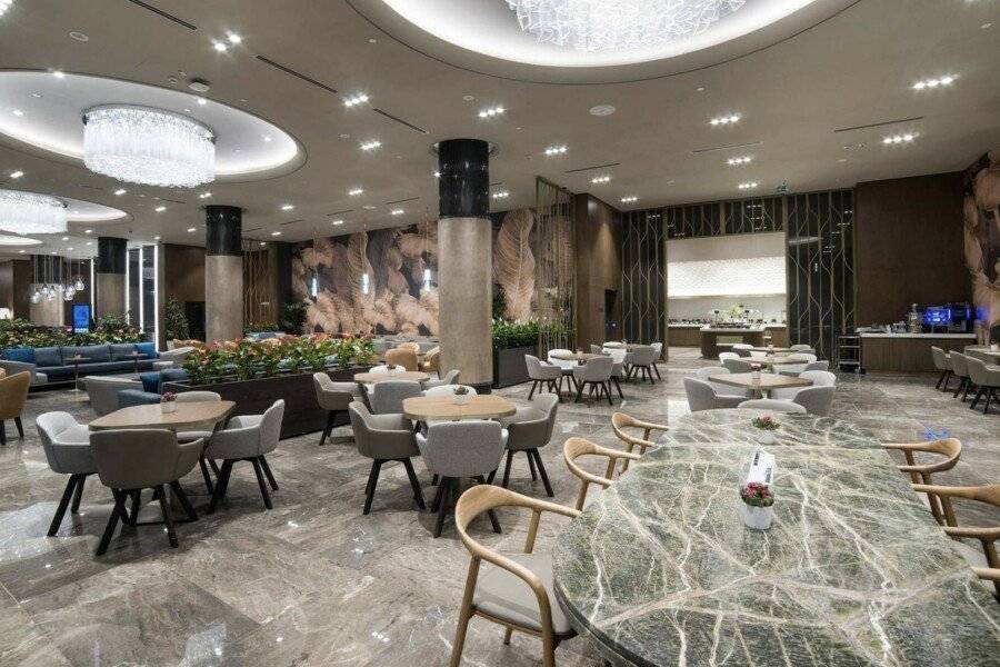 Radisson Collection Hotel, Vadistanbul lobby, restaurant