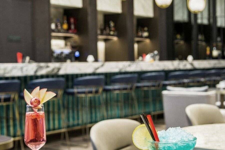 Radisson Collection Hotel, Vadistanbul restaurant, bar