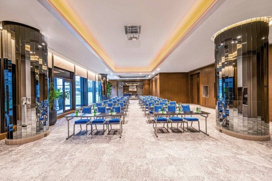 Radisson Collection Hotel, Vadistanbul conference room