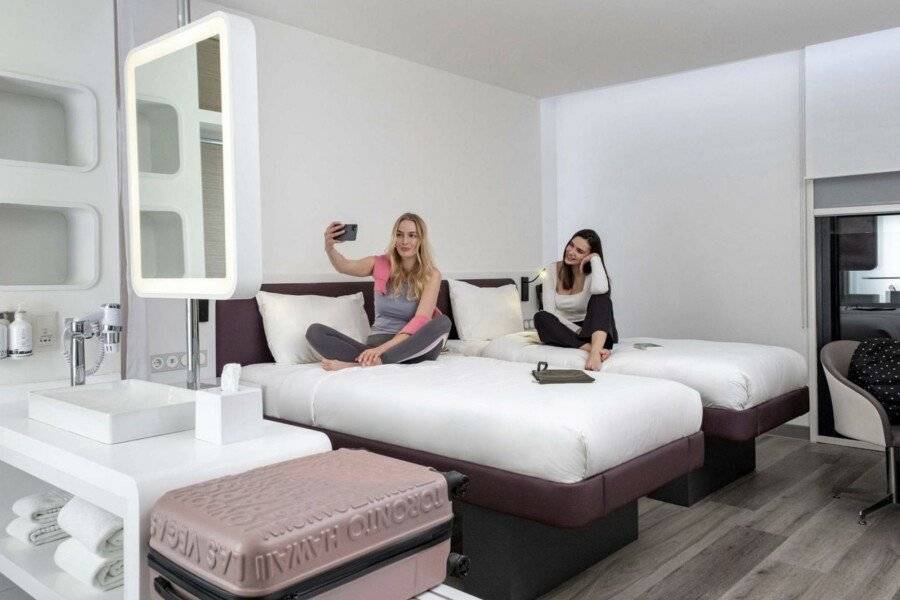 Yotel Istanbul Airport hotel (landside) hotel bedroom