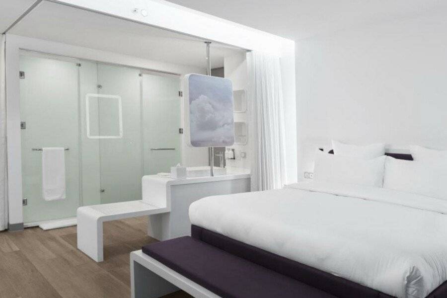 Yotel Istanbul Airport hotel (landside) hotel bedroom