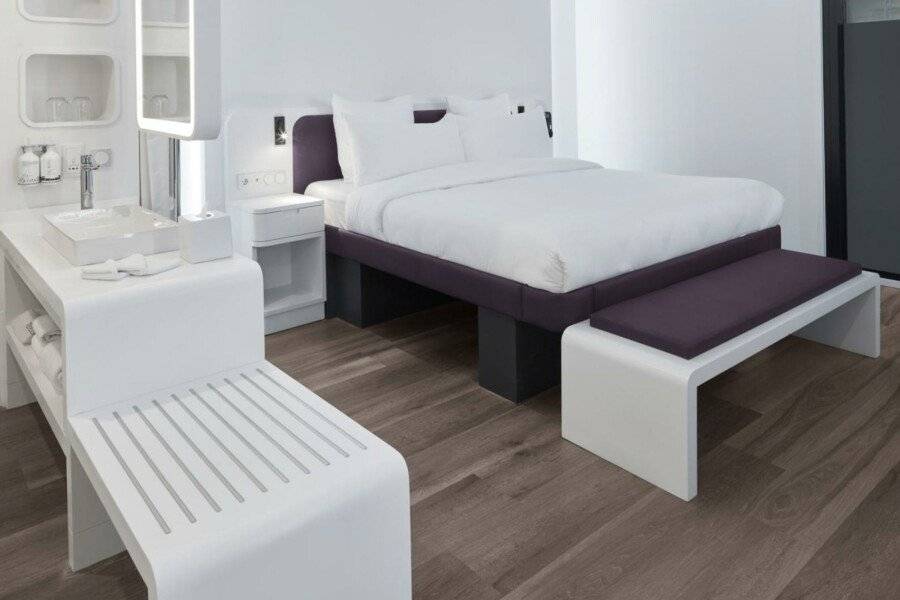 Yotel Istanbul Airport hotel (landside) hotel bedroom