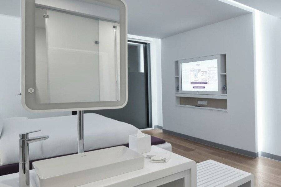 Yotel Istanbul Airport hotel (landside) hotel bedroom