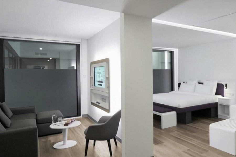 Yotel Istanbul Airport hotel (landside) hotel bedroom